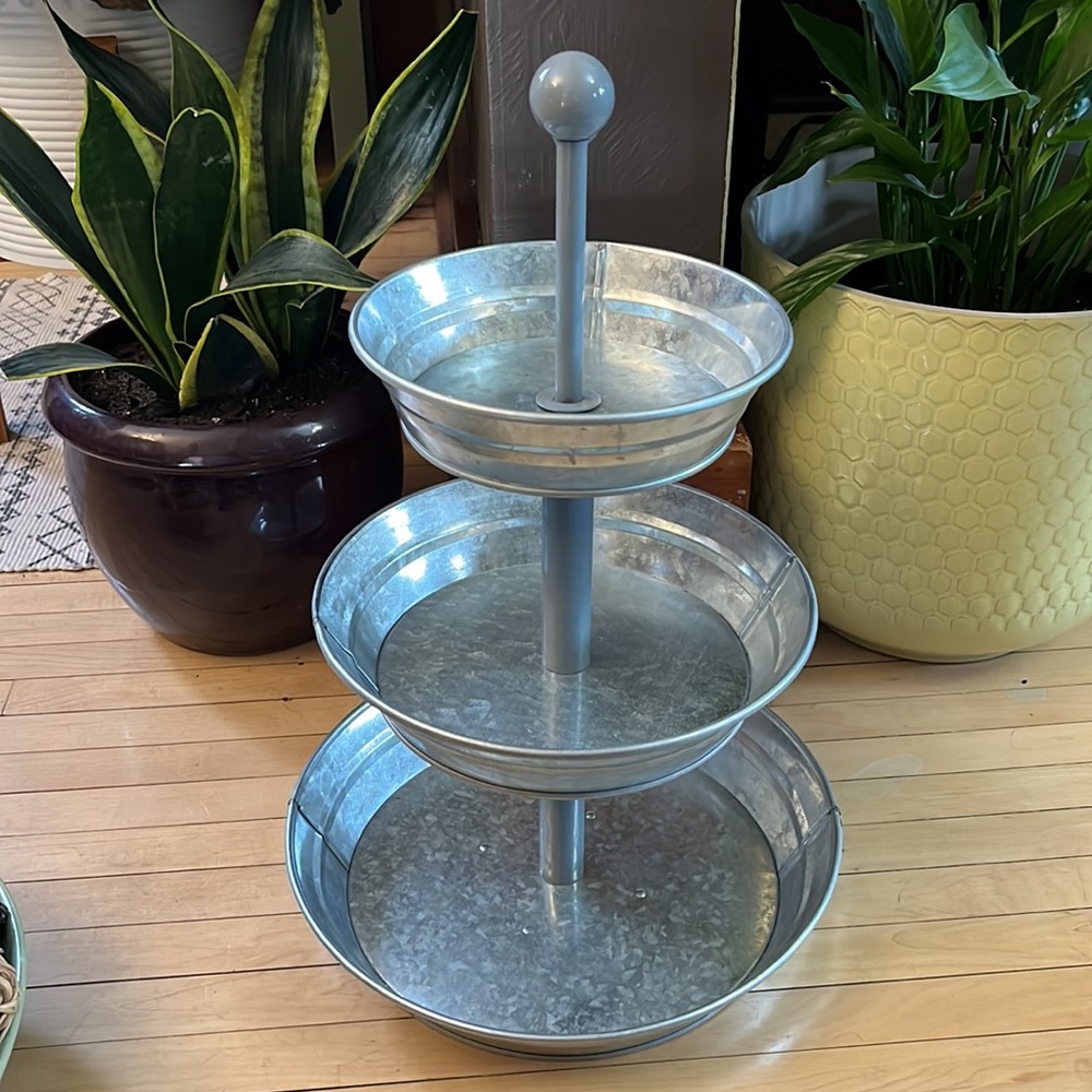 3 Tier Metal Tray, Indoor & Outdoor Use, like new, farmhouse style